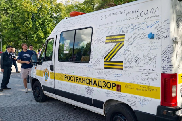 Андрей Травников оставил послание на технике участникам СВО в День флага