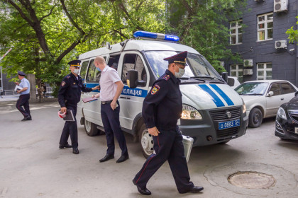 Юноша из Рязани по заказу поджег патрульные авто под Новосибирском