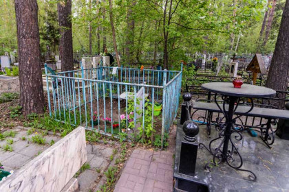 Как помочь усопшим на Радоницу, рассказал архимандрит Досифей