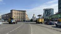 КАМАЗ сбил электромонтёров в центре Новосибирска