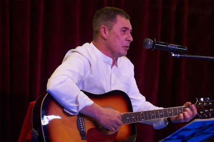 Стас Апрельский из Новосибирска попал в новый выпуск «Конфетки» на ТНТ