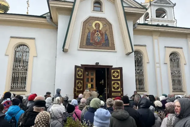 Тысячи новосибирцев освятили вербы в храмах города