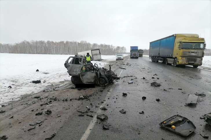 Два человека погибли в массовом ДТП на трассе «Иртыш» в Новосибирской области﻿﻿