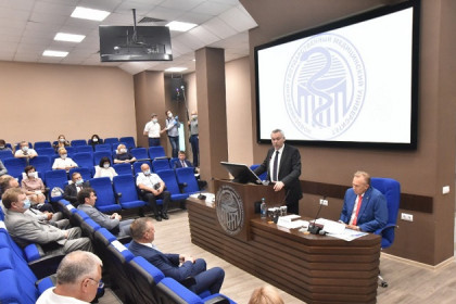 Губернатор Андрей Травников обсудил подготовку кадров для здравоохранения Новосибирской области
