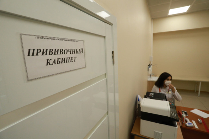 Более 30 мобильных пунктов вакцинации от COVID-19 откроют в Новосибирской области