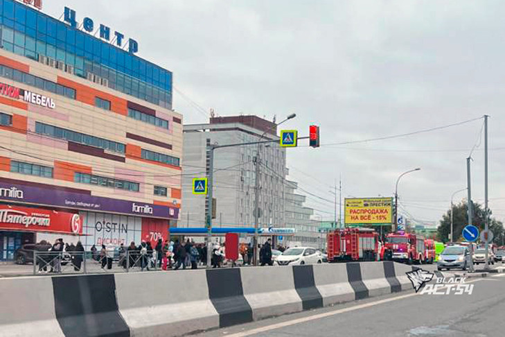 Пожар произошел на четвертом этаже ТЦ «Gorskiy city hotel» в Новосибирске