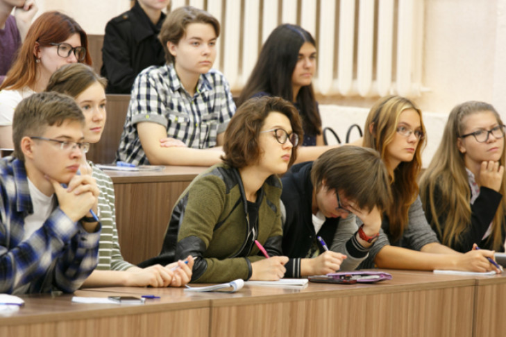 «Новый русский»: стоит ли беспокоиться, что молодёжный сленг поглотит родную речь