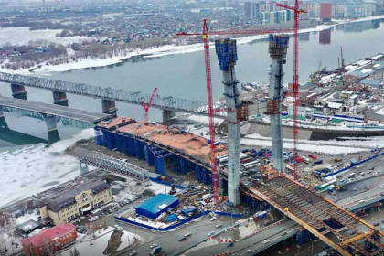 Строители закончили работу по возведению пилона четвертого моста в Новосибирске