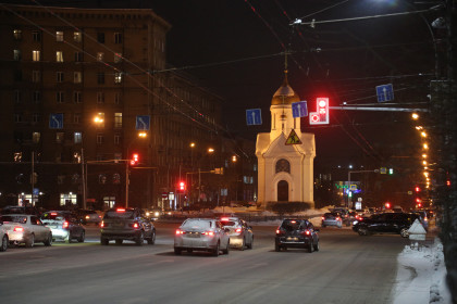 Светофор у часовни усилил пробки, считают автомобилисты Новосибирска