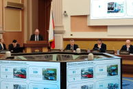 Стало известно, почему новосибирцы вынуждены долго ждать транспорт на остановках