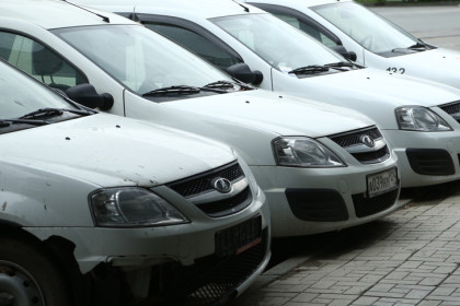 Массовая проверка нелегальных таксистов прошла у вокзала Новосибирск-Главный