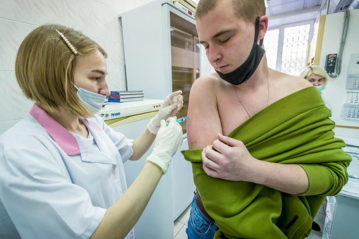 Инфекционист Поздняков сравнил тяжесть заболевания омикроном вакцинированных и переболевших