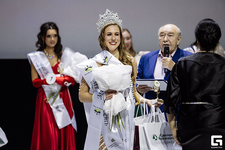 Новосибирская студентка стала победительницей конкурса «Мисс Финанс»-2025