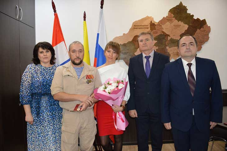 Путин и Шойгу поздравили разведчика из Искитимского района с медалью «За отвагу»