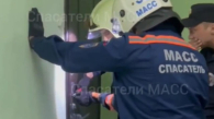 В Новосибирске мужчина избил сожительницу и заперся с ней в квартире