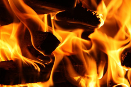 Еще два человека погибли на пожаре в Новосибирской области 