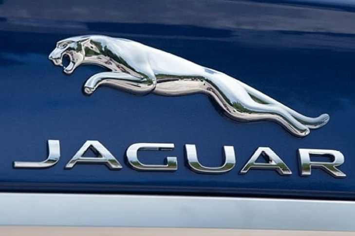 Владелец Jaguar XF взыскал 1,3 млн рублей за яму на дороге с мэрии Новосибирска