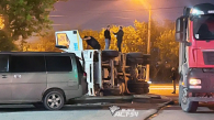 Самосвал со щебнем опрокинулся на перекрёстке в Новосибирске