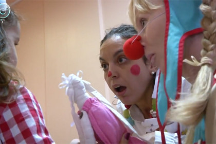 Больничные клоуны из Италии приехали смешить детей в Новосибирск