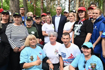 Андрей Травников провёл час в живом диалоге с патриотами – волонтёрами Новосибирской области