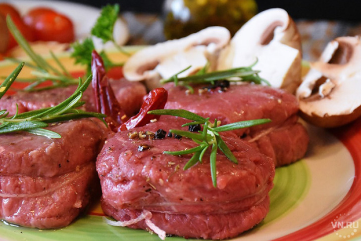 Всего 2% мясной продукции прошли санконтроль в Новосибирске