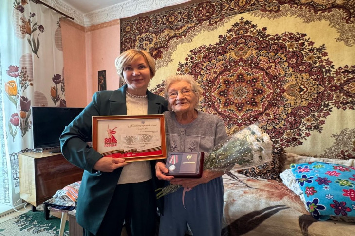 Выплаты в 25 тысяч и звания почетных жителей региона присвоили 60 новосибирцам