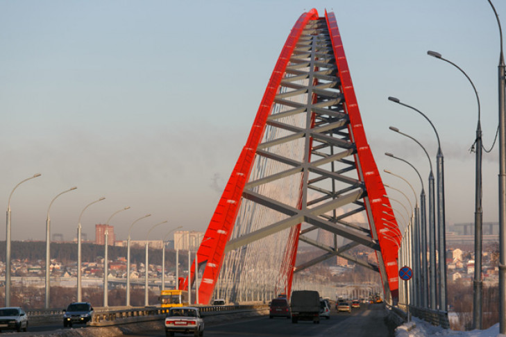 Бугринский мост не будут превращать в новогоднюю ёлку