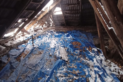 Жилищники объяснили ситуацию с домом без крыши на улице Шукшина в Новосибирске