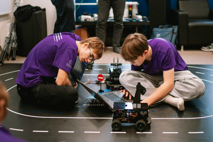 Робособака провела первую экскурсию в новосибирском Музее космонавтики