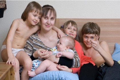 Пособия для новосибирцев с детьми назвали в канун Дня семьи, любви и верности