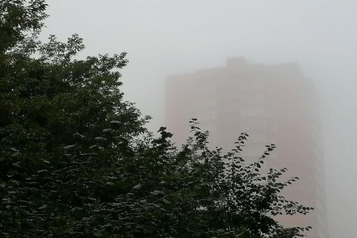 Туман и опасный воздух накрыли Новосибирск утром 19 августа