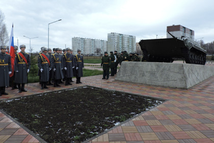 Памятник БМП-1 открыли в Искитимском районе