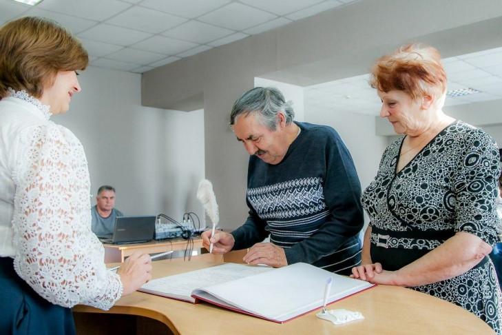 Пара токарей из Неудачино сыграла золотую свадьбу в Новосибирской области