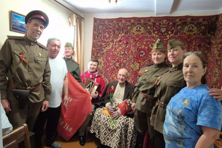 Путинские выплаты к 9 Мая получили новосибирские ветераны