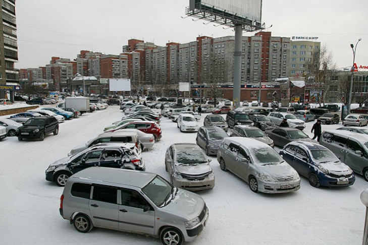 65% новосибирцев жалуются на проблему с парковкой