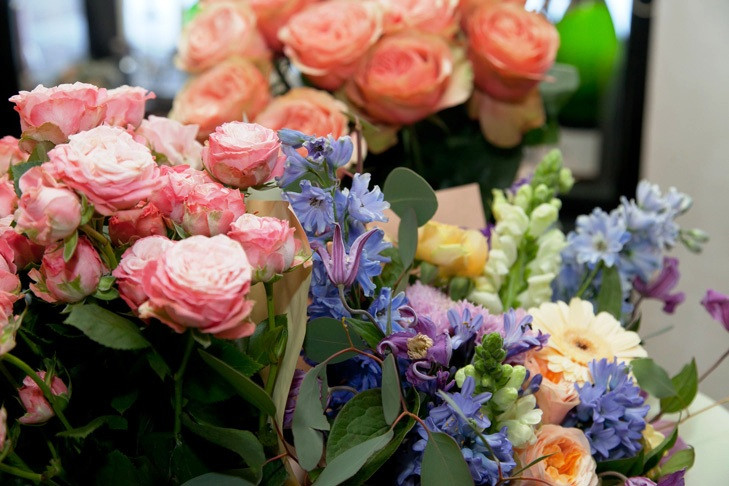 Розы по 900 рублей за штуку продали москвичке дельцы из Новосибирска