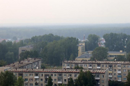 Дым от лесных пожаров окутал Новосибирск