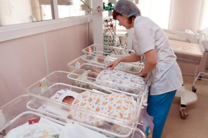 Сразу четверых детей родила жительница Новосибирска 