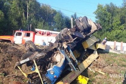 Автокран перевернулся из-за отказавших тормозов в Новосибирске