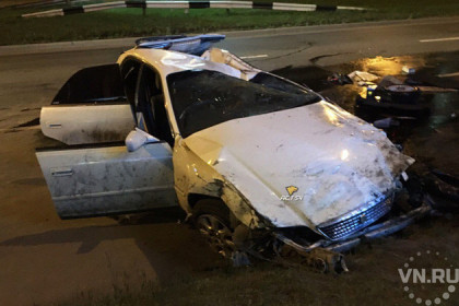В летевшей по Новосибирску Toyota Mark II погибла жена водителя