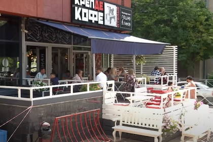 Летние веранды ресторанов штурмуют новосибирцы