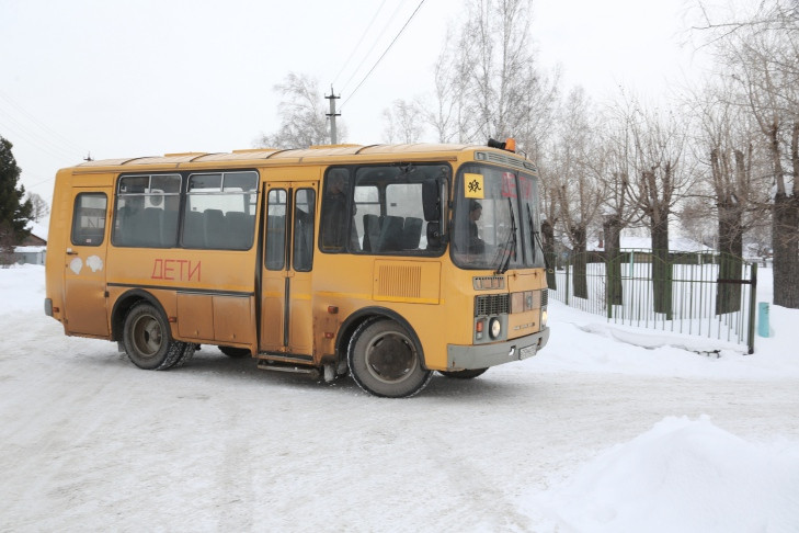 Больше тысячи учеников не доехали до школ из-за морозов в Новосибирской области