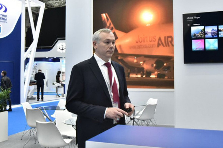 Андрей Травников обозначил задачи по развитию новосибирского авиаузла на форуме «Транспорт России»
