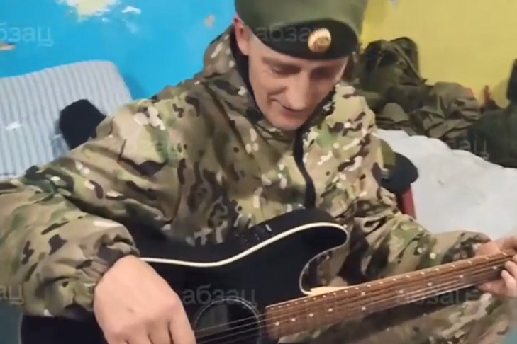 «Гитару зовут Федор»: Юлия Чичерина исполнила мечту новосибирского снайпера