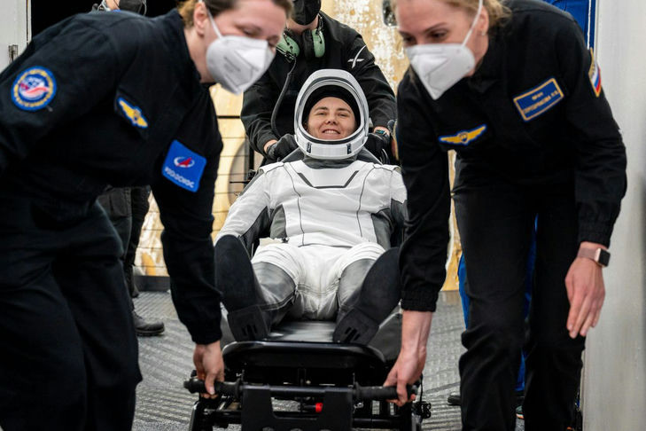 Корабль Crew Dragon с сибирячкой Анной Кикиной вернулся на Землю с МКС 12 марта