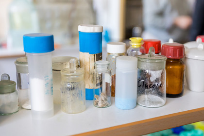 Опасный токсин обнаружили в детских смесях в Новосибирской области