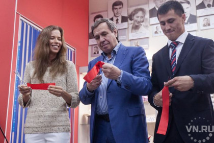 Перчатки чемпиона подарил Музею Олимпийской славы Миша Алоян