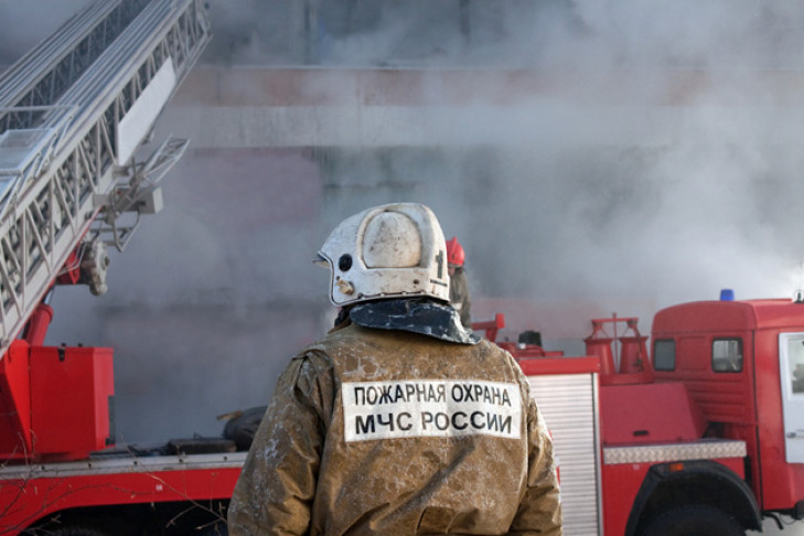 Хлебокомбинат «Инской» загорелся на улице Пожарского в Новосибирске