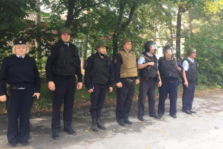 Силовики провели антитеррористическую тренировку в Садовом