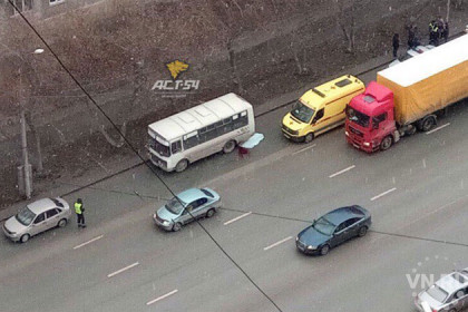 Автобус задавил собственного водителя